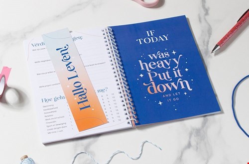 Met veel tips, inspiratievoorbeelden van dankbaarheid en volop ruimte voor jouw gedachten  Met veel tips, inspiratievoorbeelden van dankbaarheid en volop ruimte voor jouw gedachten